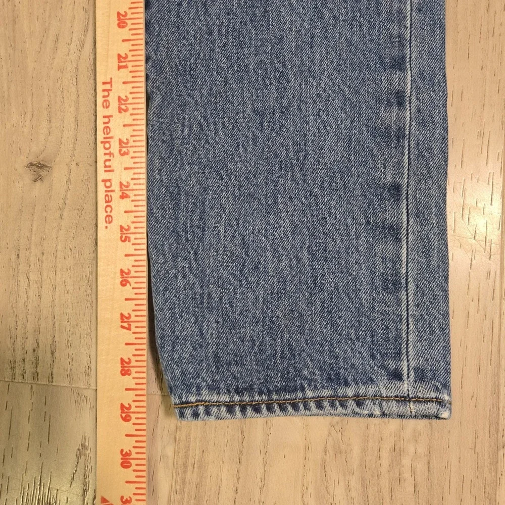 Levis excellent see